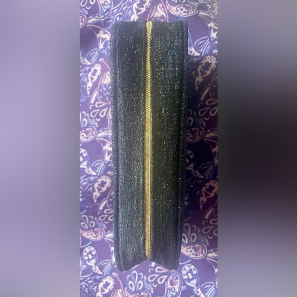 CHANEL Beauty Bag - Picture 3 of 7